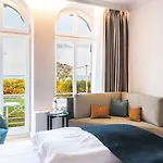 Seetelhotel Ostseehotel Entdeckerhotel An Der Ostsee Und Der Perfekte Startpunkt Fuer Ihre Inselabenteuer 4*