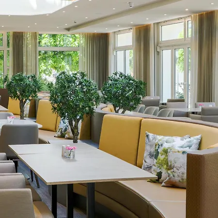 Seetelhotel Ostseehotel Entdeckerhotel An Der Ostsee Und Der Perfekte Startpunkt Fuer Ihre Inselabenteuer 4*