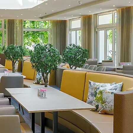 Seetelhotel Ostseehotel Entdeckerhotel An Der Ostsee Und Der Perfekte Startpunkt Fuer Ihre Inselabenteuer 4*