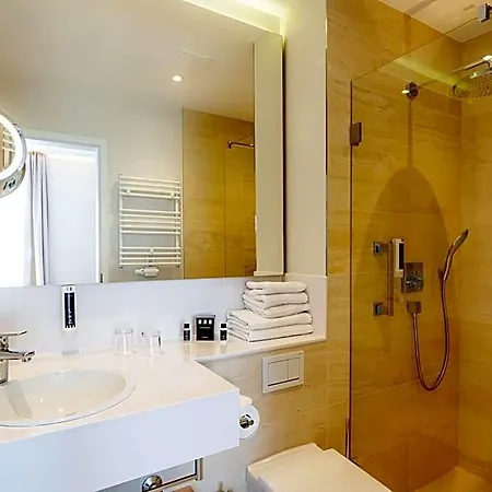 Seetelhotel Ostseehotel Entdeckerhotel An Der Ostsee Und Der Perfekte Startpunkt Fuer Ihre Inselabenteuer 4*