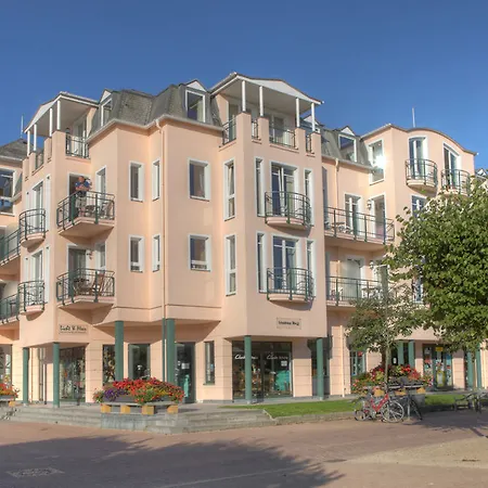 Seetelhotel Ostseehotel Entdeckerhotel An Der Ostsee Und Der Perfekte Startpunkt Fuer Ihre Inselabenteuer 4*